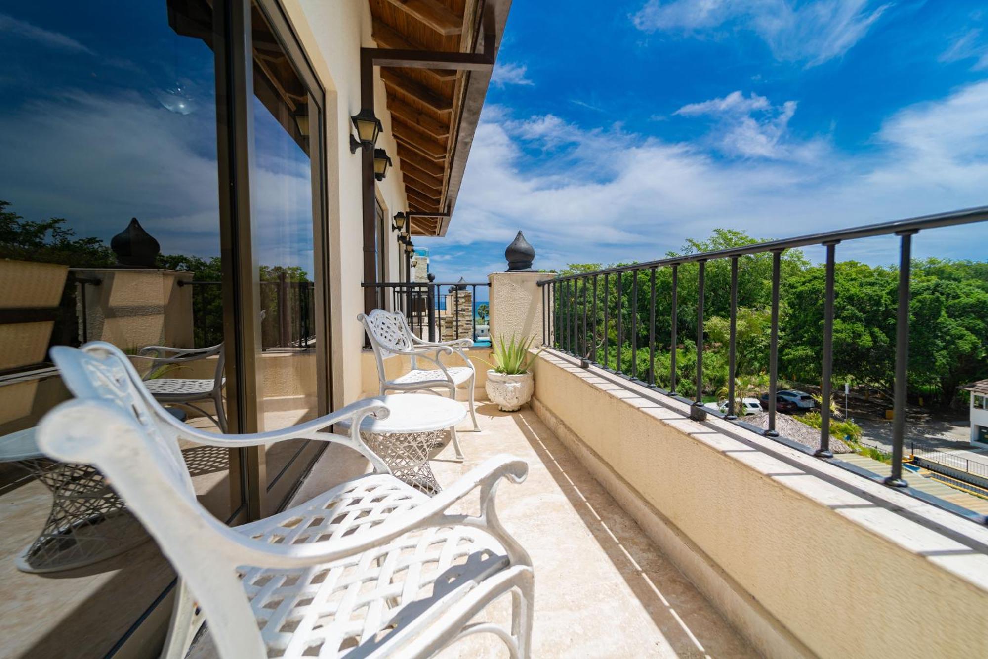 Suites At Grand Laguna Beach By Calisto Stays Sosúa الغرفة الصورة